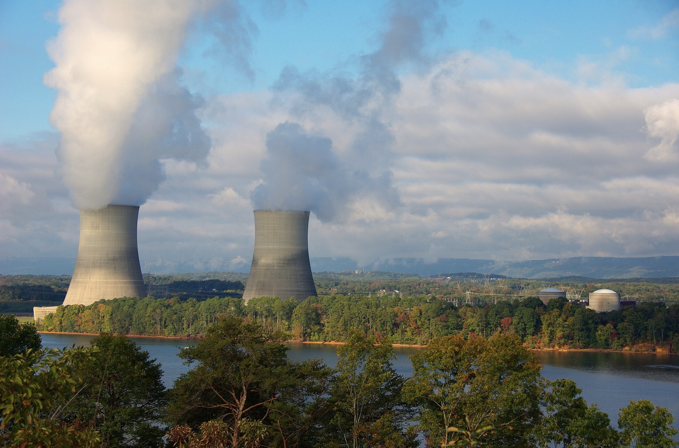 The twin cooling towers and reactor containment buildings of TVA's Sequoyah Nuclear Plant 